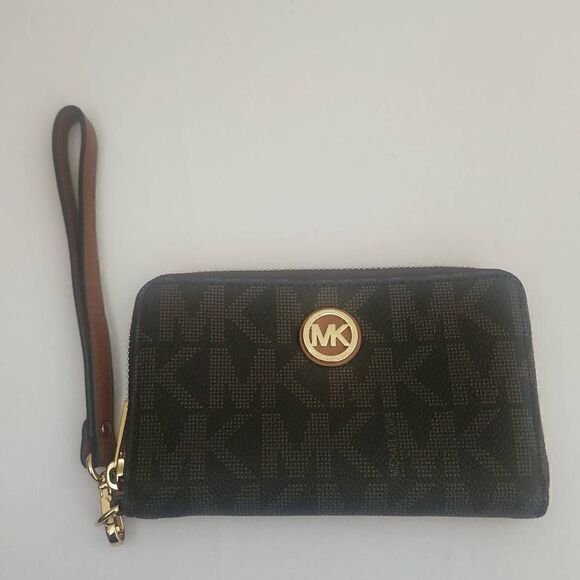 Michael Kors Round Logo Signature Wallet/Smartphone Case Wristlet,  NWOT - Picture 1 of 6